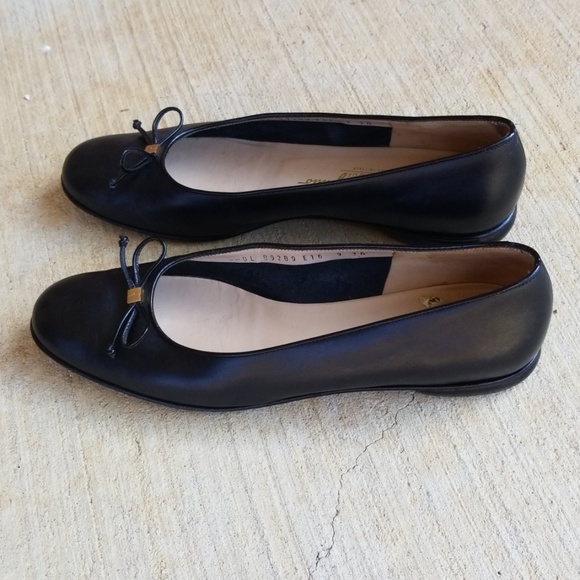 Size 9N Salvatore Ferragamo Black Loafers - Picture 3 of 8